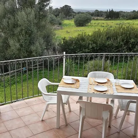Grosse In Mit Moeblierter Terrasse Badesi