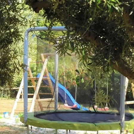 Grosse In Mit Moeblierter Terrasse * Badesi